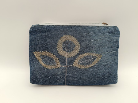 Kapsička na drobnosti s aplikací. Cena  230,-Kč